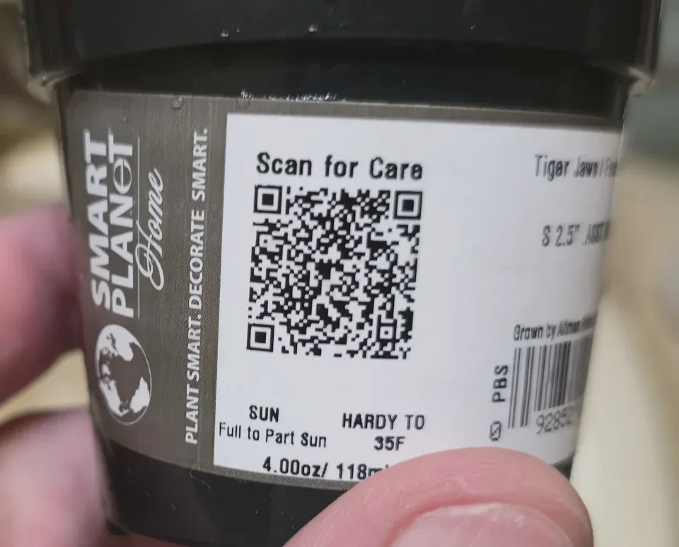 Back of the Smart Planet Home nursery label for P29 Tiger jaws with sun, cold-hardiness, care QR, and container-capacity markings